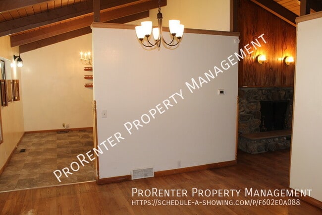 Building Photo - 415 N 400 E