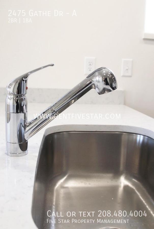 Building Photo - 2475 N Gathe Rd