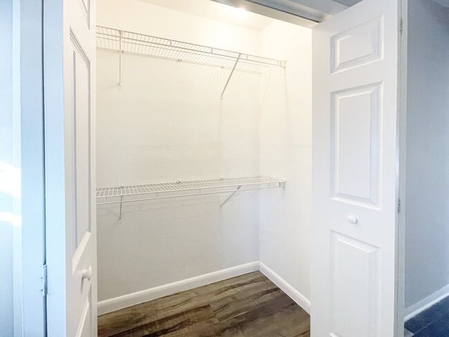 Building Photo - 5-915 24th Ave N