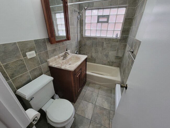 Building Photo - 5809 N Whipple St