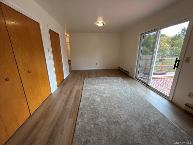 Building Photo - 5 Parkview Ct