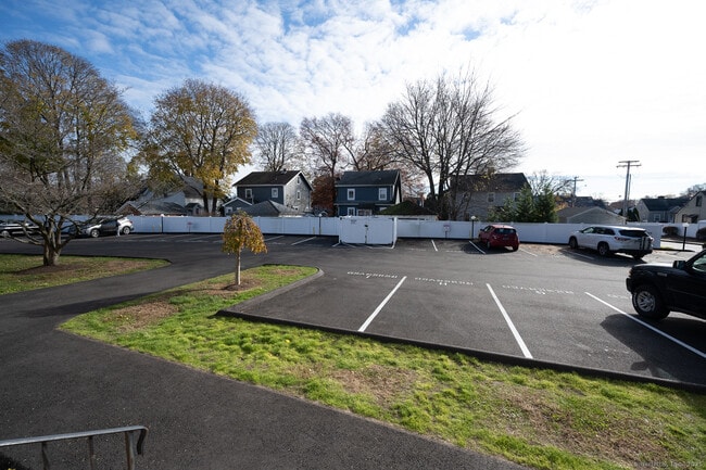 Building Photo - 310 Booth St