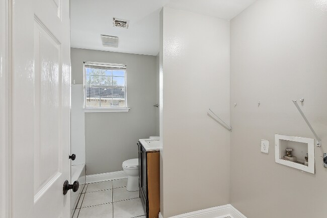 Building Photo - 1823 Delery St
