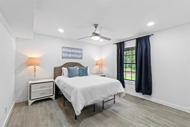 Building Photo - 3520 Highland View Dr