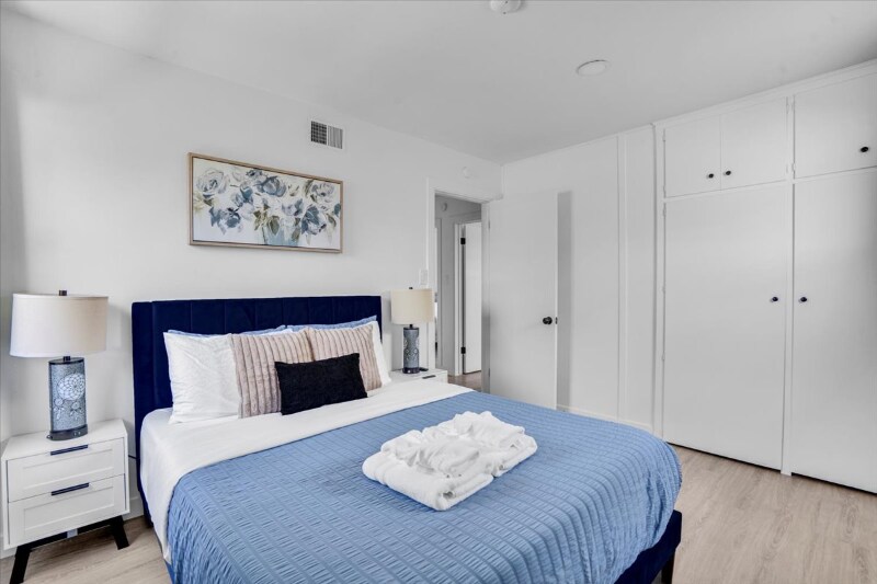 Building Photo - 1007 N Mohawk Ave