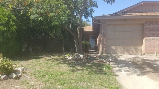 Building Photo - One Side of Duplex is Waiting for You- 2 Bed- 2 Bath- Lake Worth on Cul De Sac- 76135