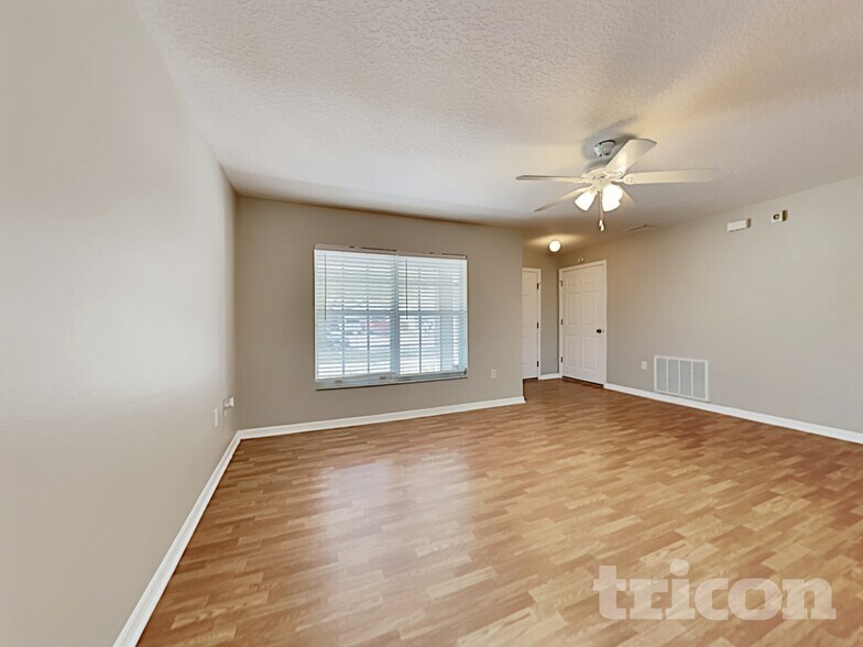 Building Photo - 10211 Summerview Cir