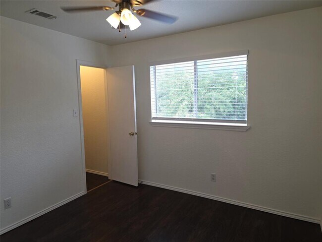 Building Photo - 1600 Hollow Tree Blvd