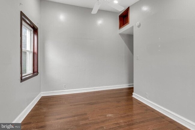 Building Photo - 707 W Girard Ave