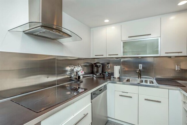 Building Photo - 130 26th St NW