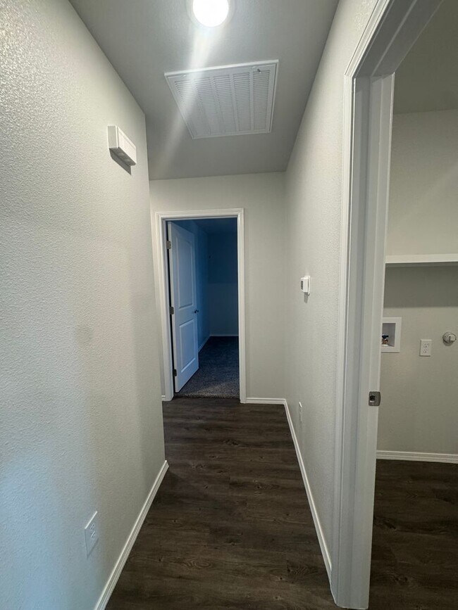 Building Photo - New build "Be the 1st to live THERE" 3/2/2 CISD 1/2 off special 1st month's rent
