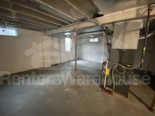 Building Photo - 507 9th St SE