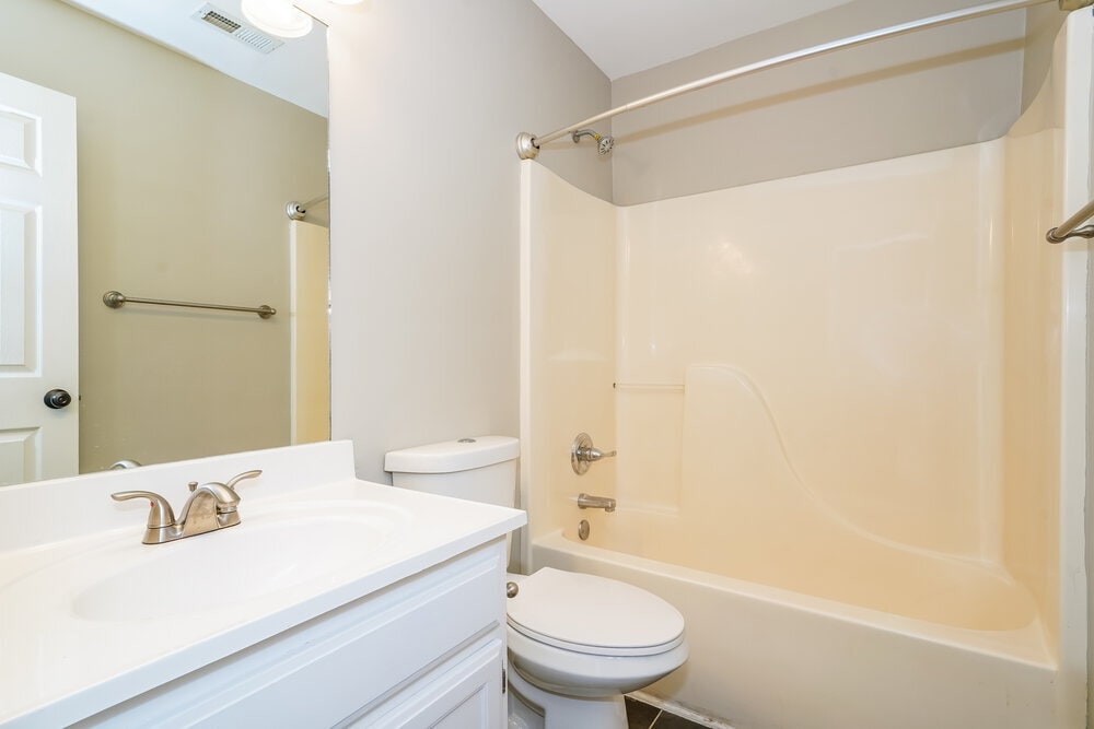 Building Photo - 2817 Sutherland Dr