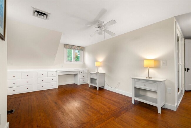 Building Photo - 2 Noahs Hl Wy