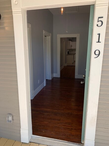 Building Photo - 519 E Evergreen St