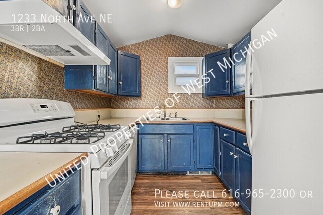 Building Photo - 1233 North Ave NE