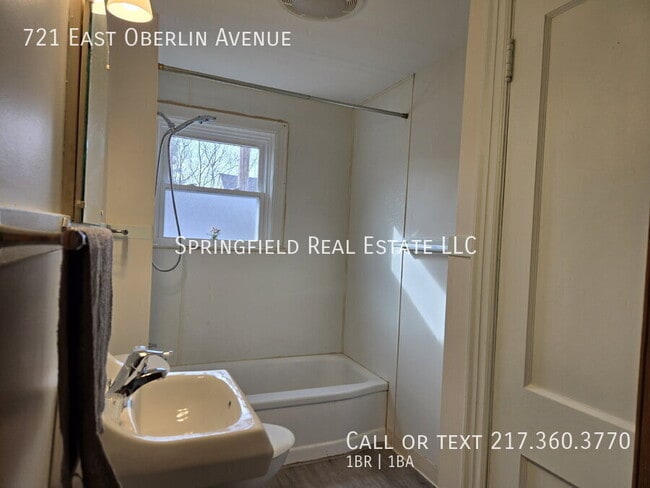 Building Photo - 721 E Oberlin Ave