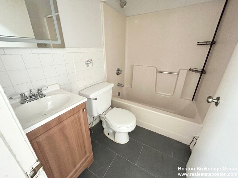 Building Photo - 88 Hammond St