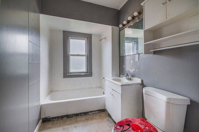 Building Photo - 3691 E 116th St