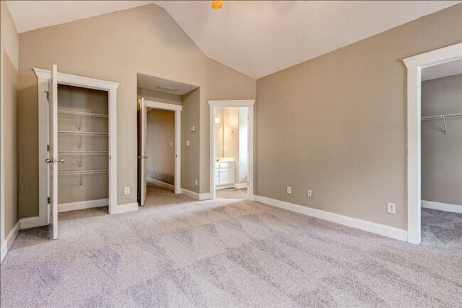 Building Photo - Welcome to this stunning 4-bedroom, 2.5-ba...