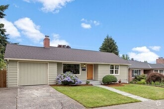 Building Photo - Air Conditioned Columbia City Bungalow