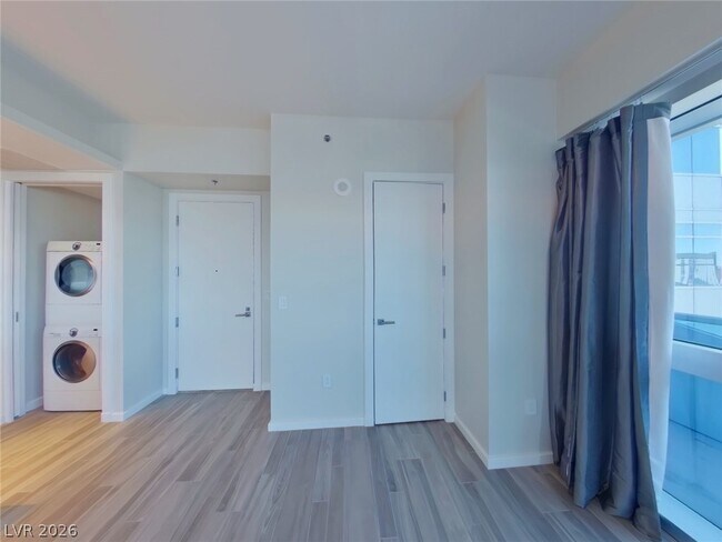 Building Photo - 4471 Dean Martin Dr