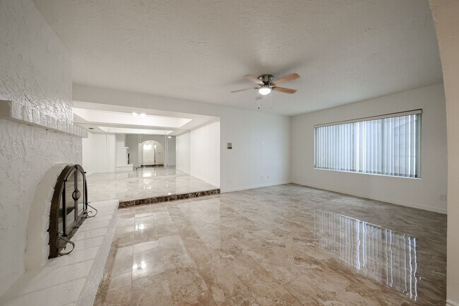 Building Photo - 2851 E Acoma Dr