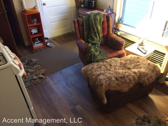 Building Photo - 305 N Pinckney St