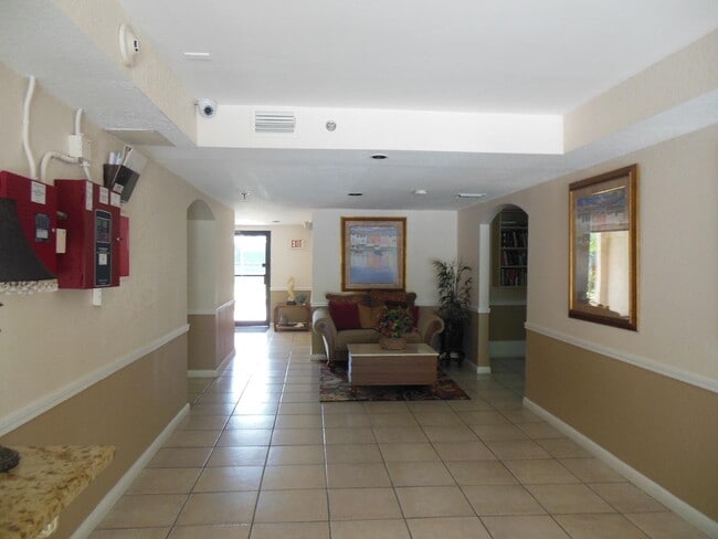 Building Photo - 500 Egret Cir