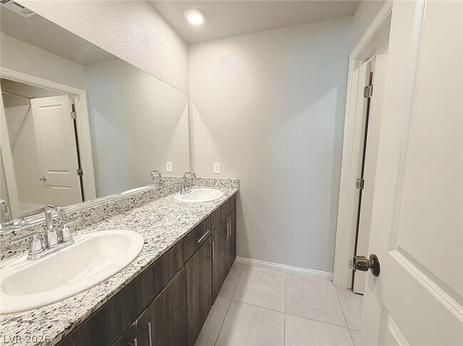 Building Photo - 7534 W Diablo Dr