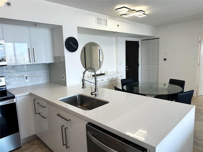 Building Photo - 90 Alton Rd