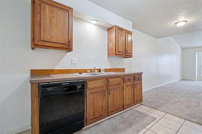 Building Photo - 6203 SE 47th St