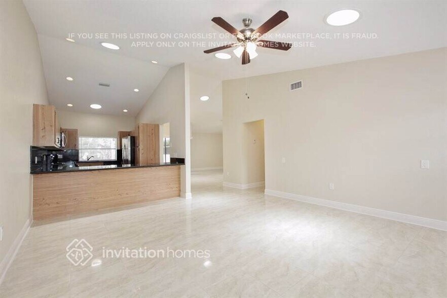 Building Photo - 581 SW 166th Terrace