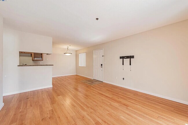 Building Photo - Sunnyvale 1BR with Private Balcony, In-Unit Laundry & Central Air – Prime Value at $2,129
