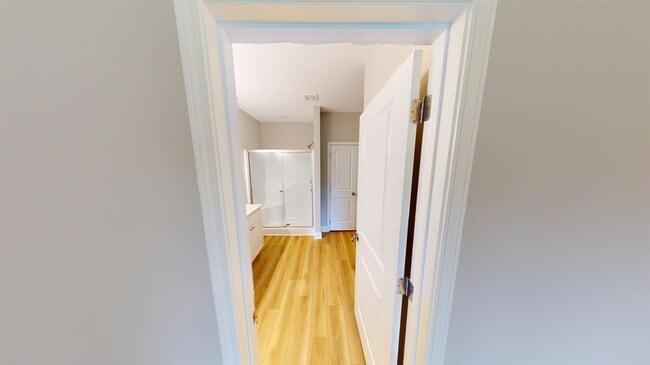 Building Photo - 1060 Moen Lp