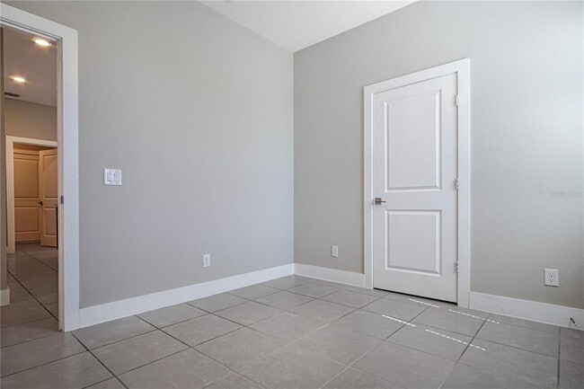 Building Photo - 210 Goldenrod Ln