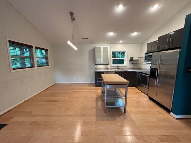 Building Photo - East Asheville - Contemporary Bungalow
