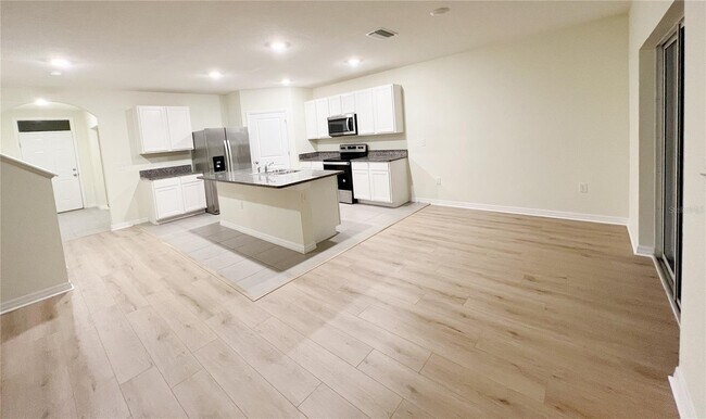 Building Photo - 16336 Little Garden Dr