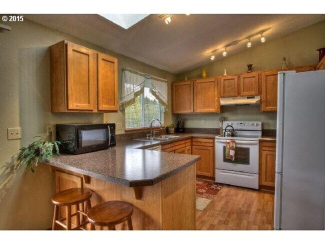 Building Photo - 3 Bedroom Home with Vaulted Living Room Near The Streets of Tanasbourne with Garage & Yard