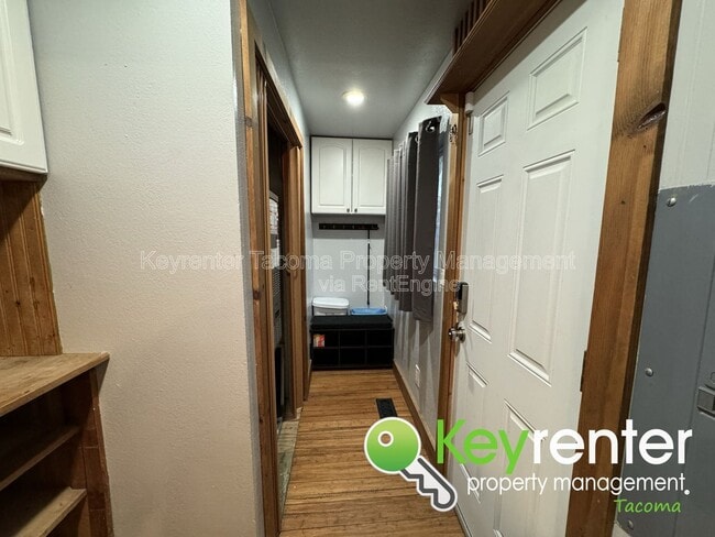 Building Photo - 356 7th St SE