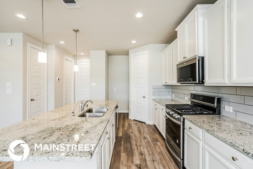 Building Photo - 9826 Rugged Oaks Dr