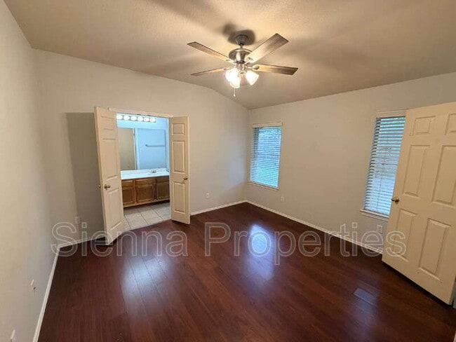 Building Photo - 1006 Reynaldo St