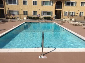 Building Photo - Casa De Windsor - North Clairemont