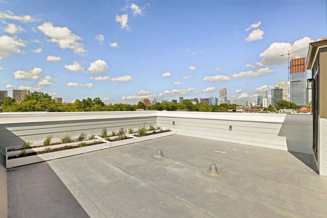 Building Photo - 318 4th St