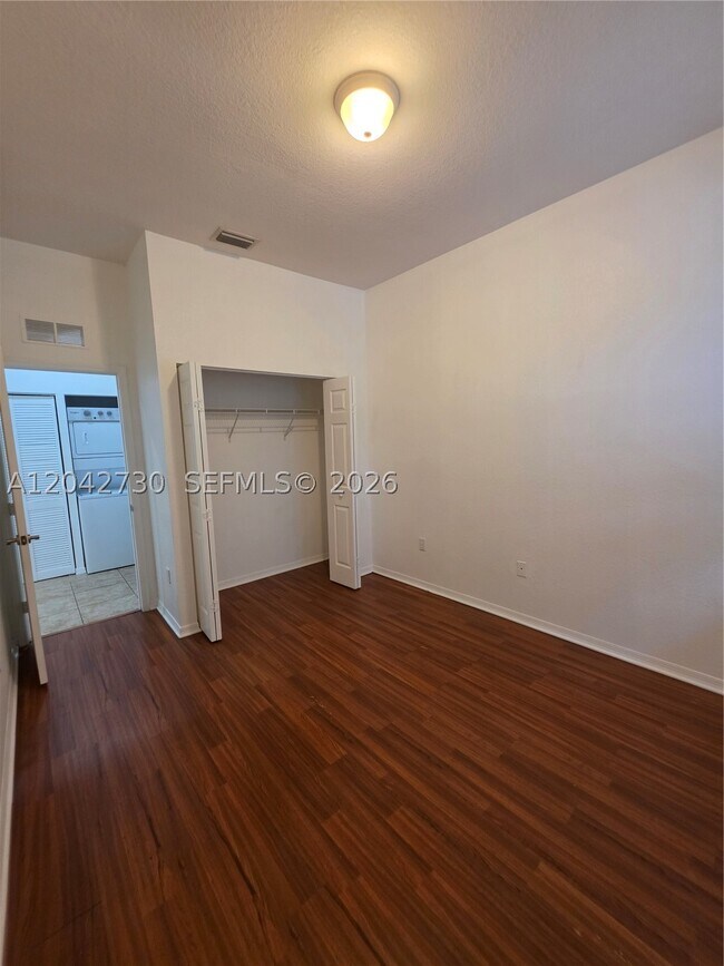 Building Photo - 4906 SW 141st Ave