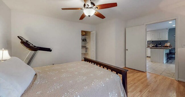 Building Photo - Available early Jan! 3bd/2bth w/fenced yard