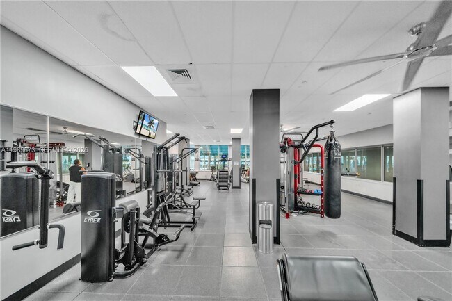 Building Photo - 2501 S Ocean Dr