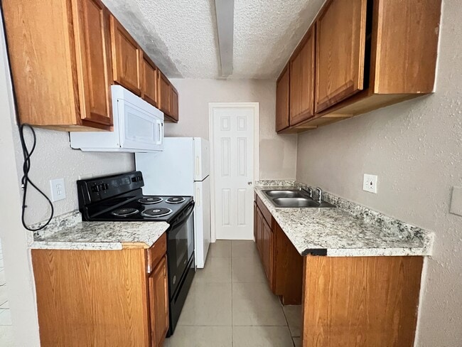 Building Photo - 14039 Eagle Pass St