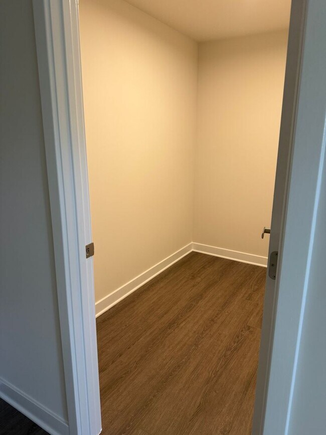 Building Photo - Brand New Build (Never lived in!) END UNIT...
