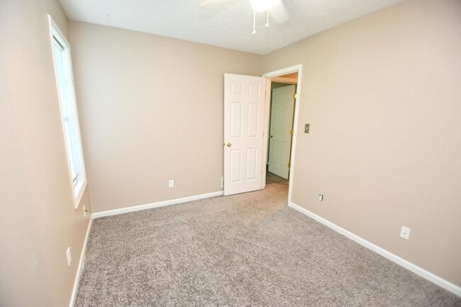 Building Photo - Newer South Bend IN home 10 mins from Notr...
